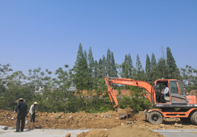 科技路延伸段五米綠化帶綠化前期施工 